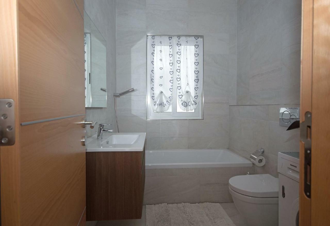 Crescent Court F Apartment Сейнт Полс Бей Екстериор снимка